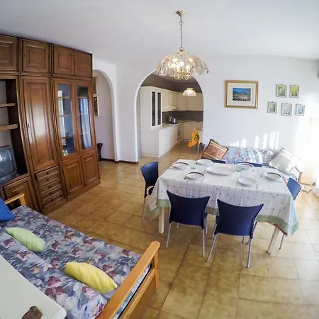 Triangolo Apartment *